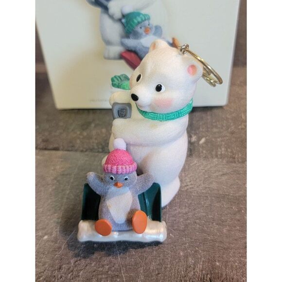 Hallmark 2007 here's the Scoop ornament Xmas Decor penguin polar bear - Picture 2 of 5